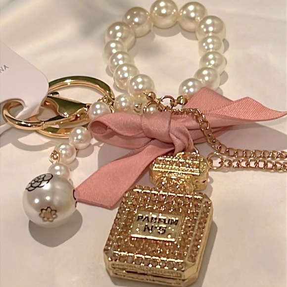 NWT Gold -tone⭐️ stunning Key chain - Picture 3 of 3